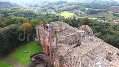 空中射击，华丽的意大利三梅扎诺城堡，中世纪建筑，东方风格